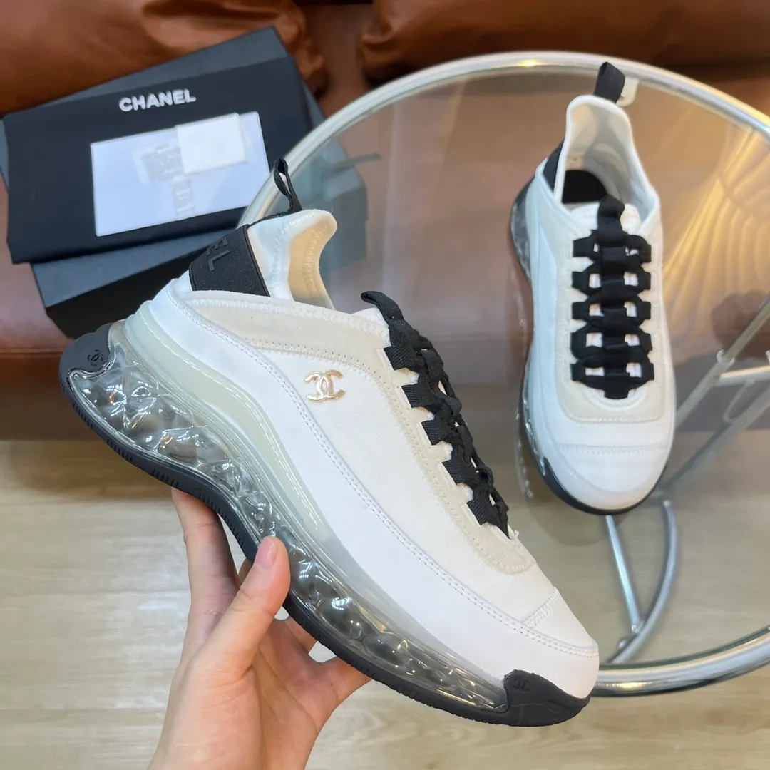 👟👟Ex-factory price 600👟👟 [Long-term supply of high-end versions] ⚠️Note: This model has many colors and the market has a complete range of colors. Welcome to consult ~ chanel Chanel Xiaoxiang casual sports shoes for couples and dad shoes for couples. The original version of the counter is 1:1, each color is accurately matched, and the internal standard is coded. ❣️Fabric material: original imported cow down + imported fabric, ❣️Inner material: imported breathable velvet, ❣️Outsole material: Original 1:1 mold opening, 3 layers of TPU ❣️Number of sizes: Women's 35-42 Men's 39-46 (Men's ➕10) Couple's version (with full set of high-end packaging)